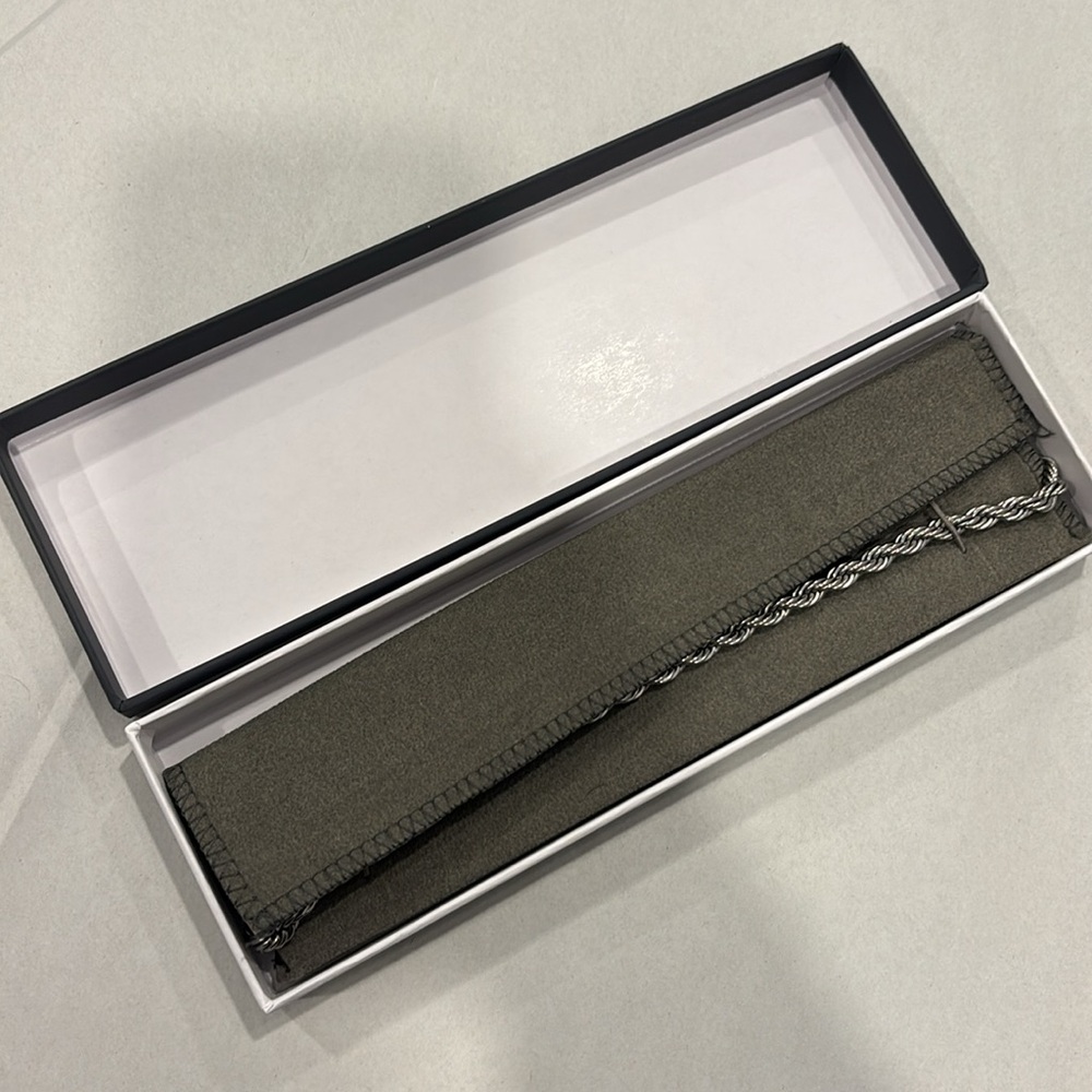 GLD Rope Chain Necklace - Picture 6 of 8
